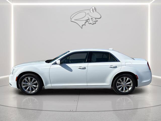 Used 2022 Chrysler 300 Touring image 2