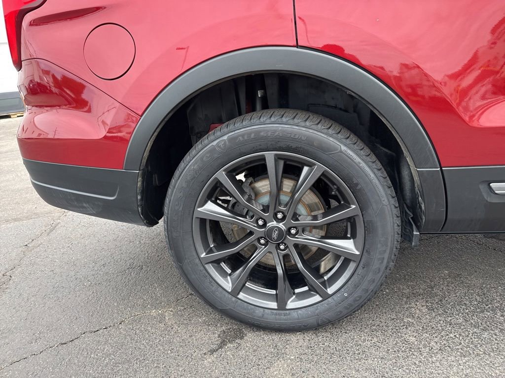 Certified 2019 Ford Explorer XLT w/ Equipment Group 202A AWD/4WD image 42