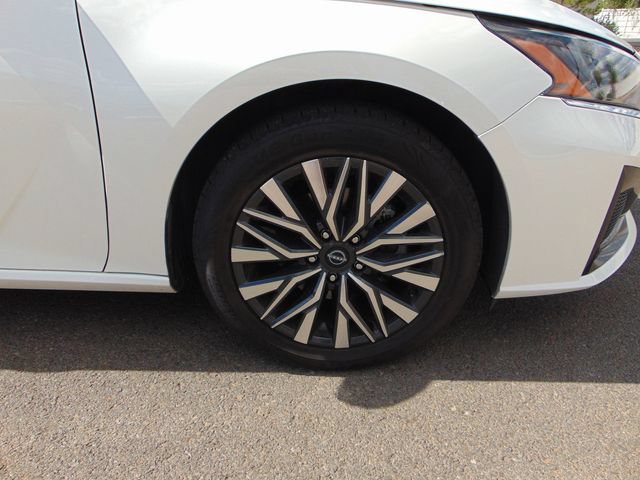 Used 2025 Nissan Altima 2.5 SV FWD image 27