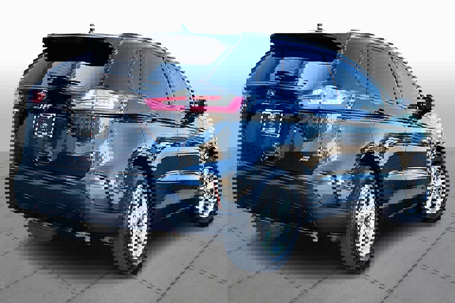 Certified 2023 Ford Edge SE image 3