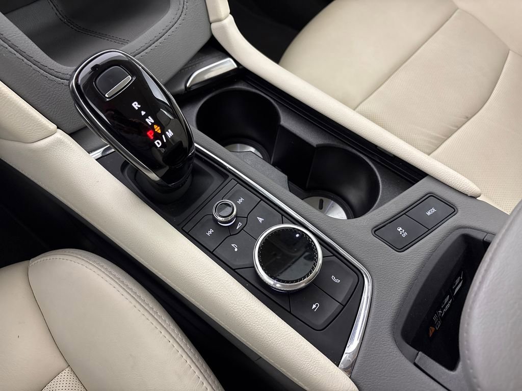 Used 2024 Cadillac XT6 Premium Luxury w/ Technology Package FWD image 27