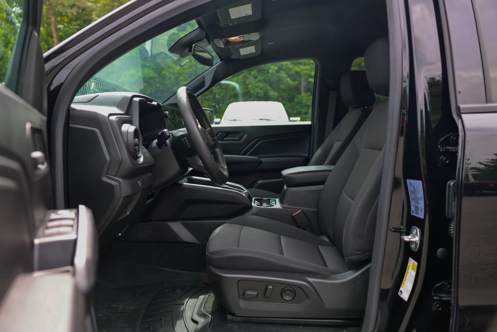 Used 2024 Chevrolet Colorado Trail Boss w/ Advanced Trailering Package AWD/4WD image 15