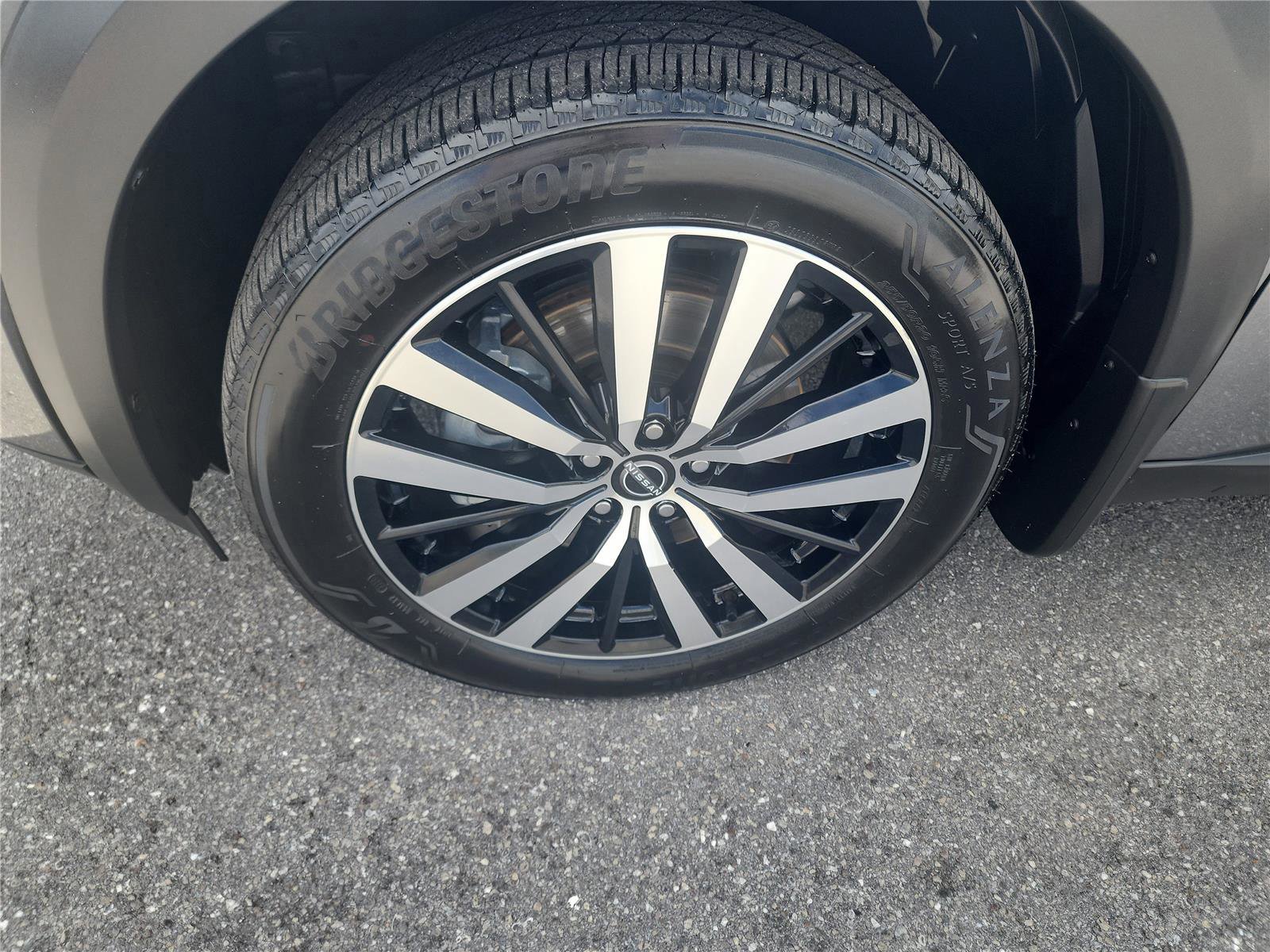 Used 2024 Nissan Pathfinder Platinum image 9