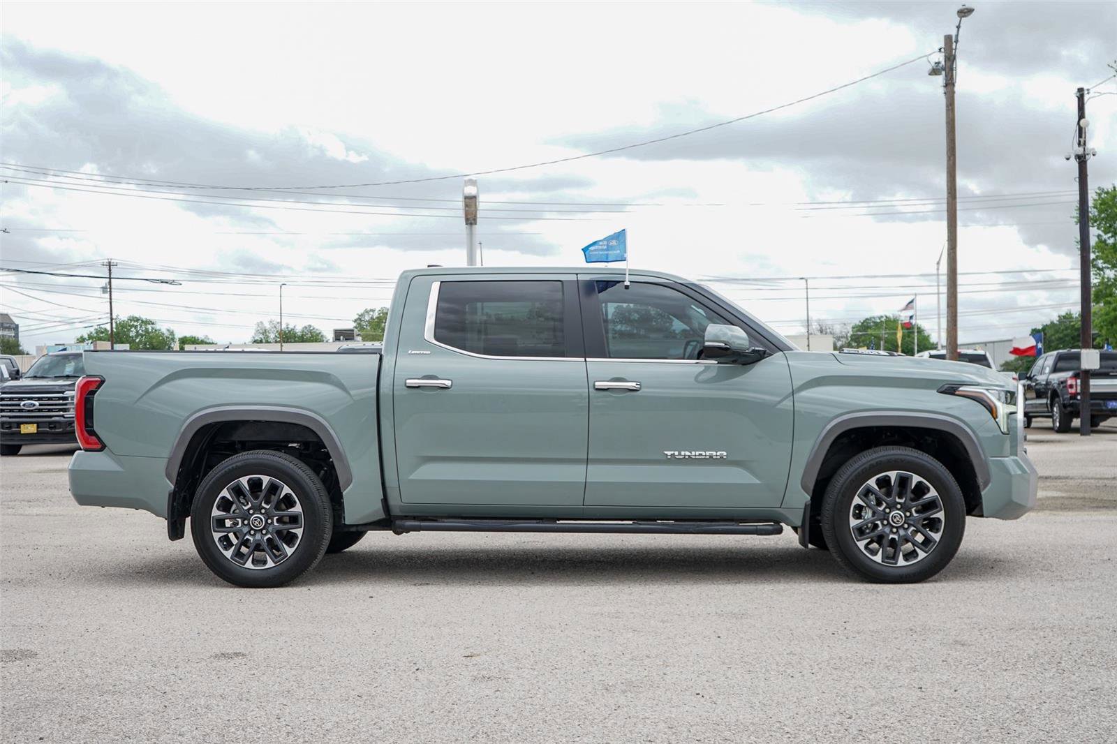 Used 2024 Toyota Tundra Limited image 2