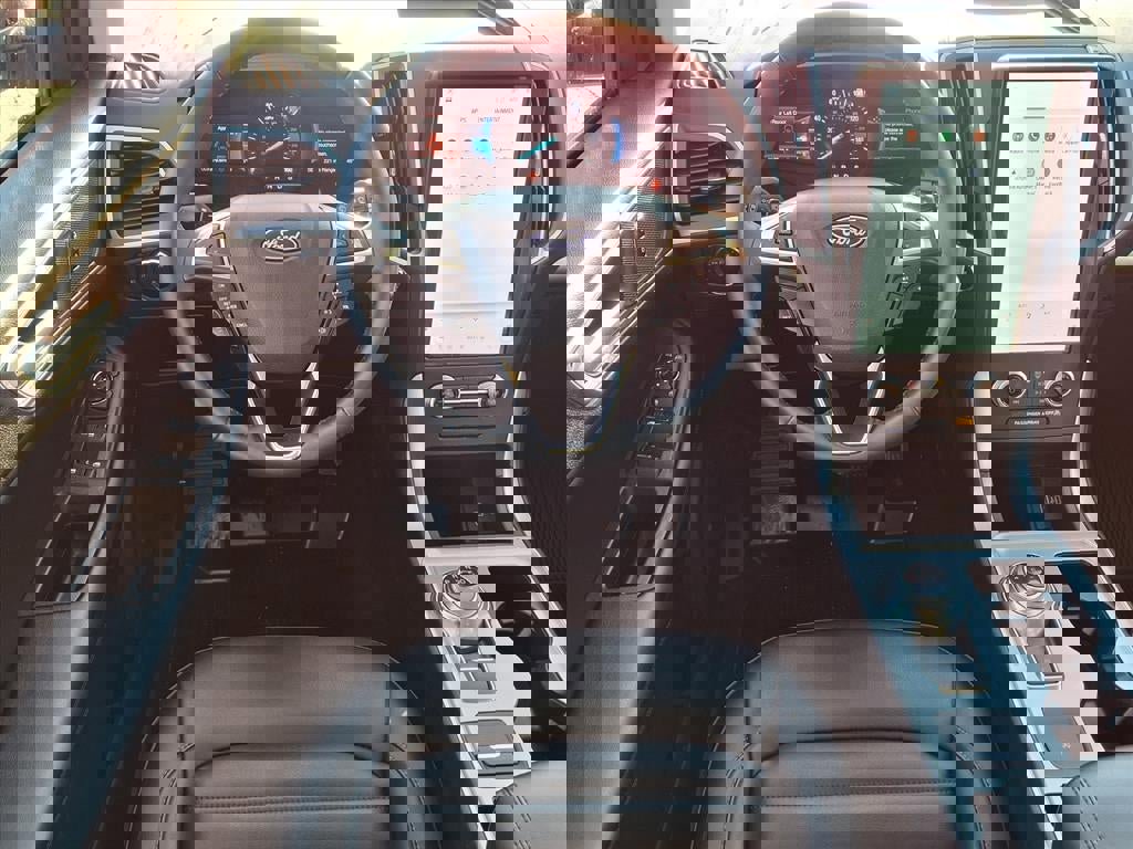 Certified 2024 Ford Edge SEL w/ Convenience Package image 11