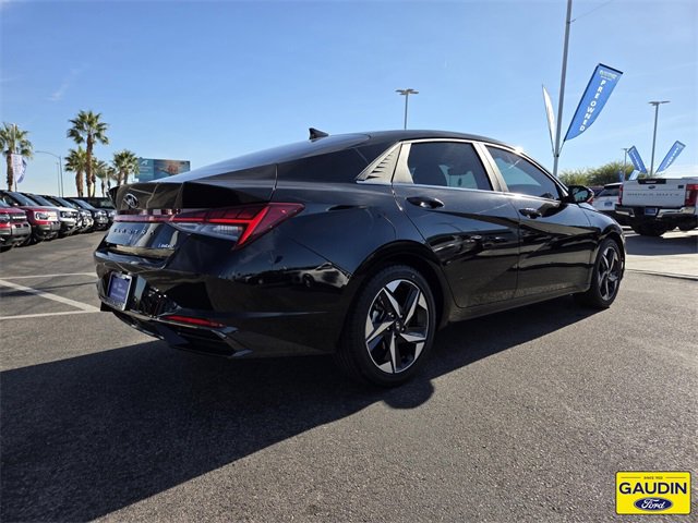 Used 2023 Hyundai Elantra Limited w/ Preferred Accessory Package image 7