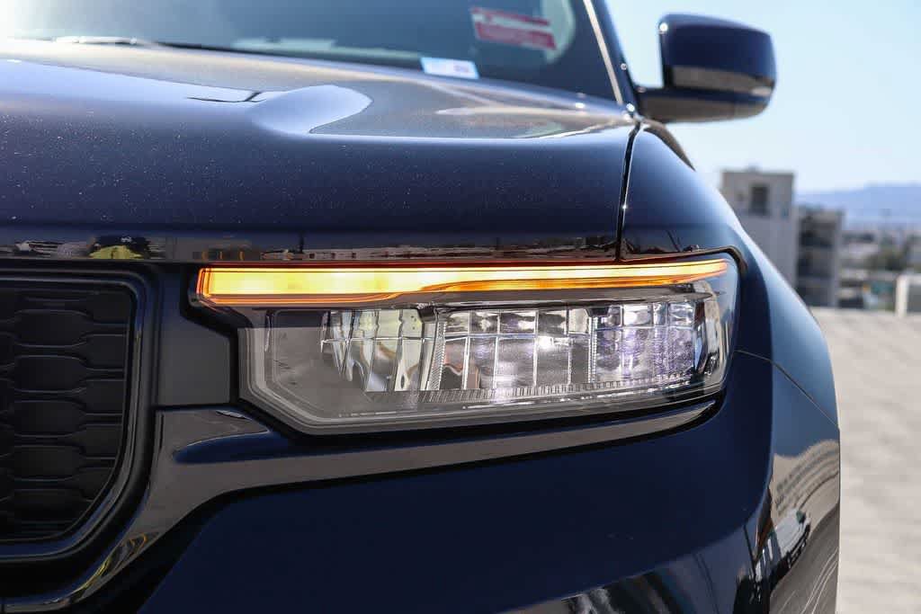 Used 2023 Jeep Grand Cherokee Altitude RWD image 7