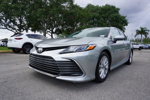 Used 2021 Toyota Camry LE FWD image 13