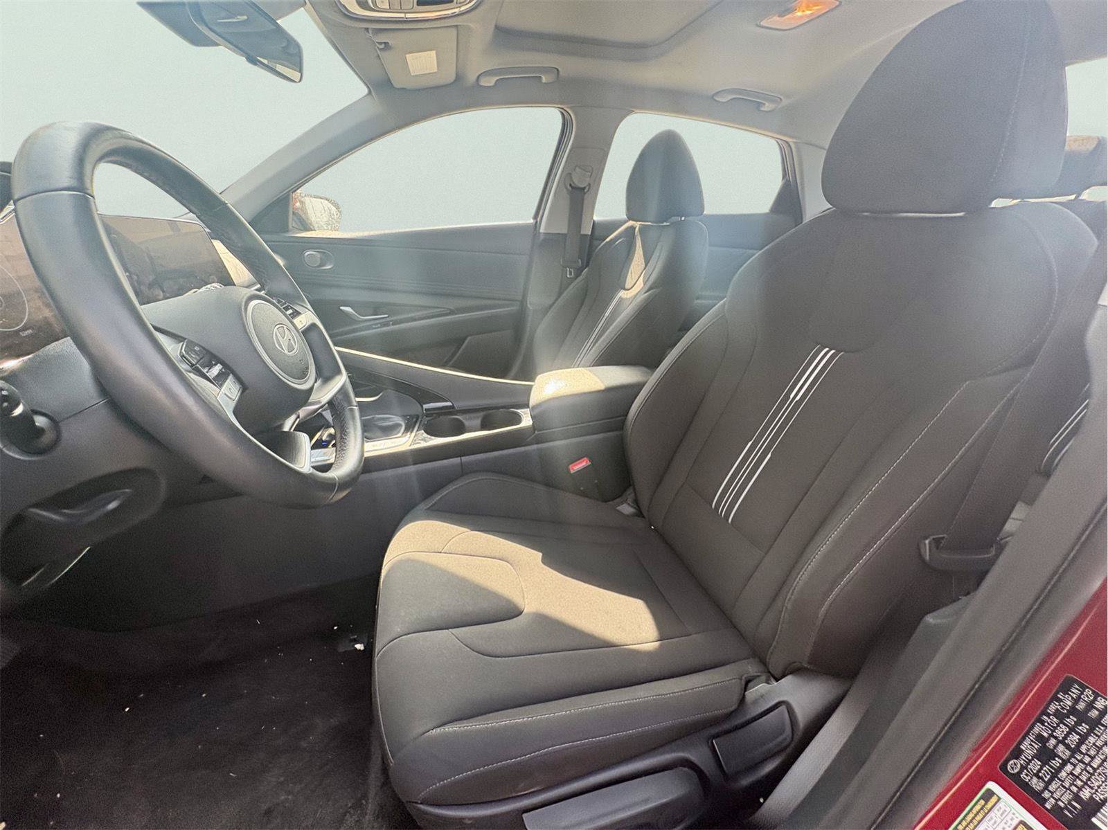 Used 2025 Hyundai Elantra SEL FWD image 10
