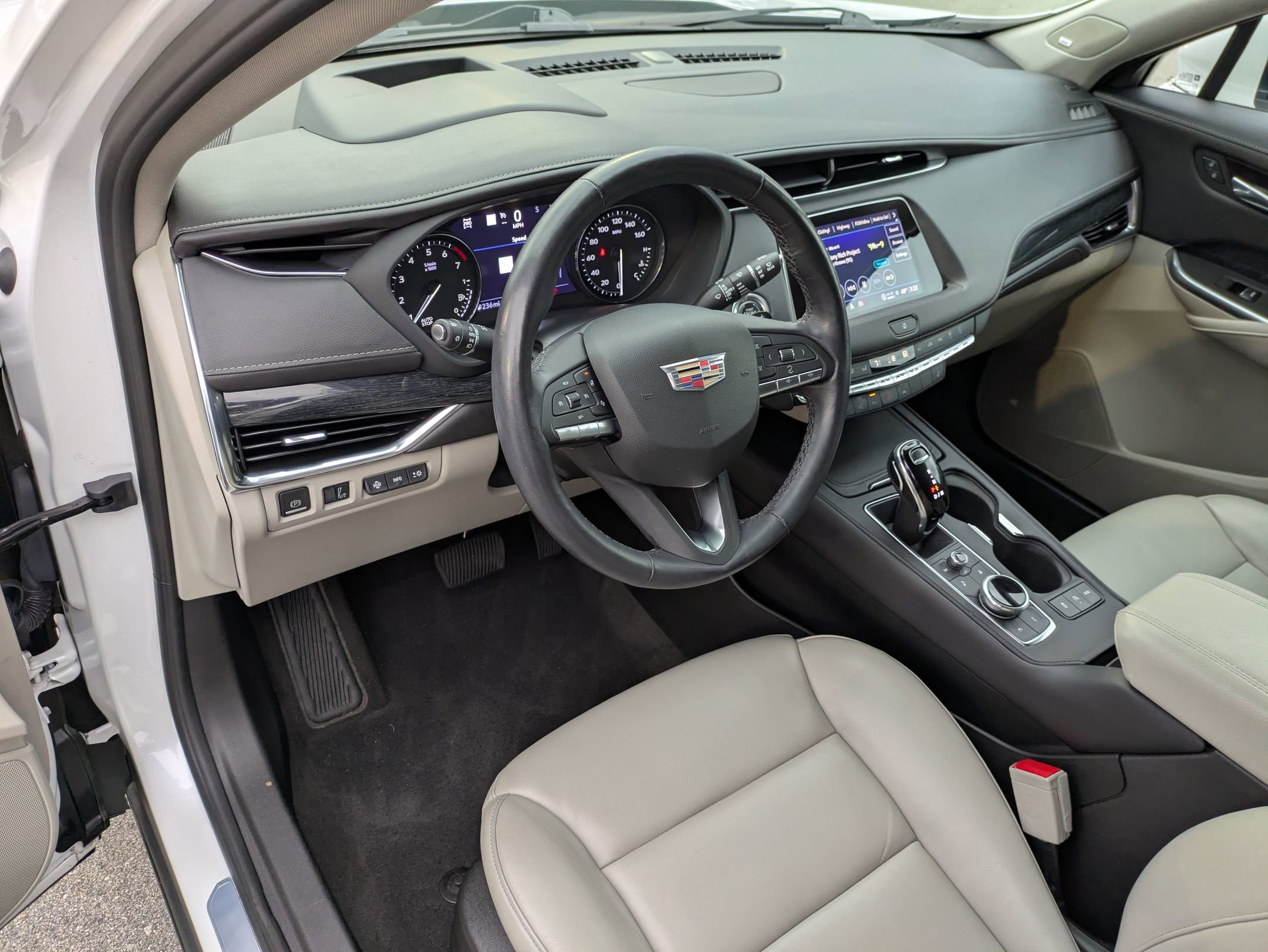 Used 2022 Cadillac XT4 Premium Luxury w/ Technology Package image 14