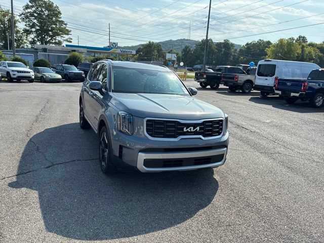 Used 2025 Kia Telluride S FWD image 3