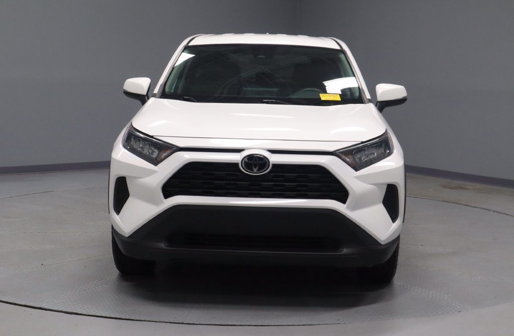 Used 2022 Toyota RAV4 LE AWD/4WD image 3