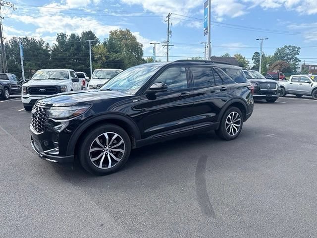 Certified 2025 Ford Explorer ST-Line AWD/4WD image 3