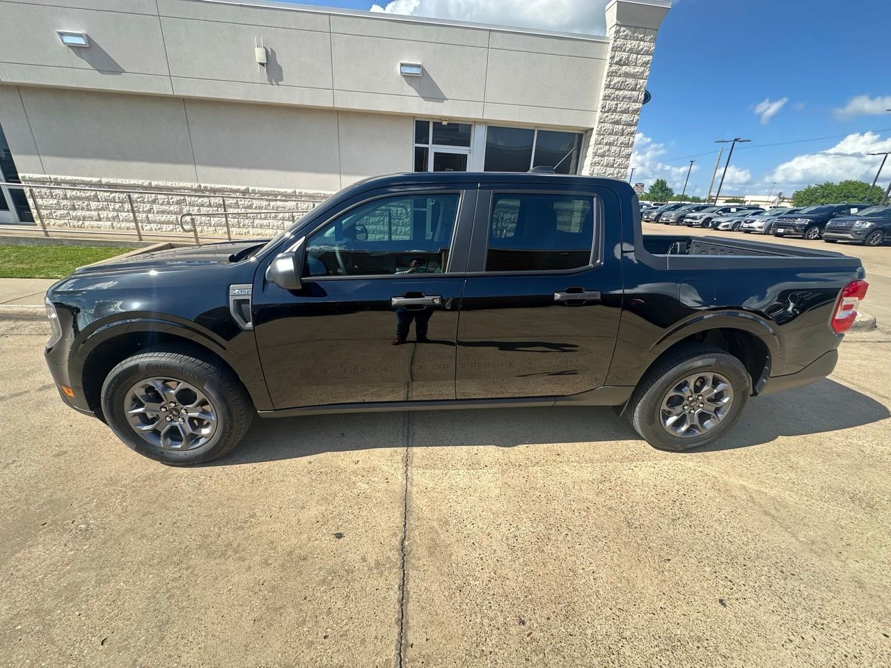 Certified 2025 Ford Maverick XLT image 2