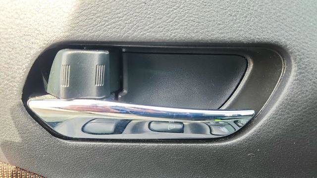 Used 2024 Nissan Kicks SR image 18