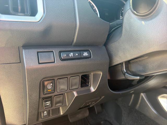 Used 2025 Nissan Frontier SV RWD image 9