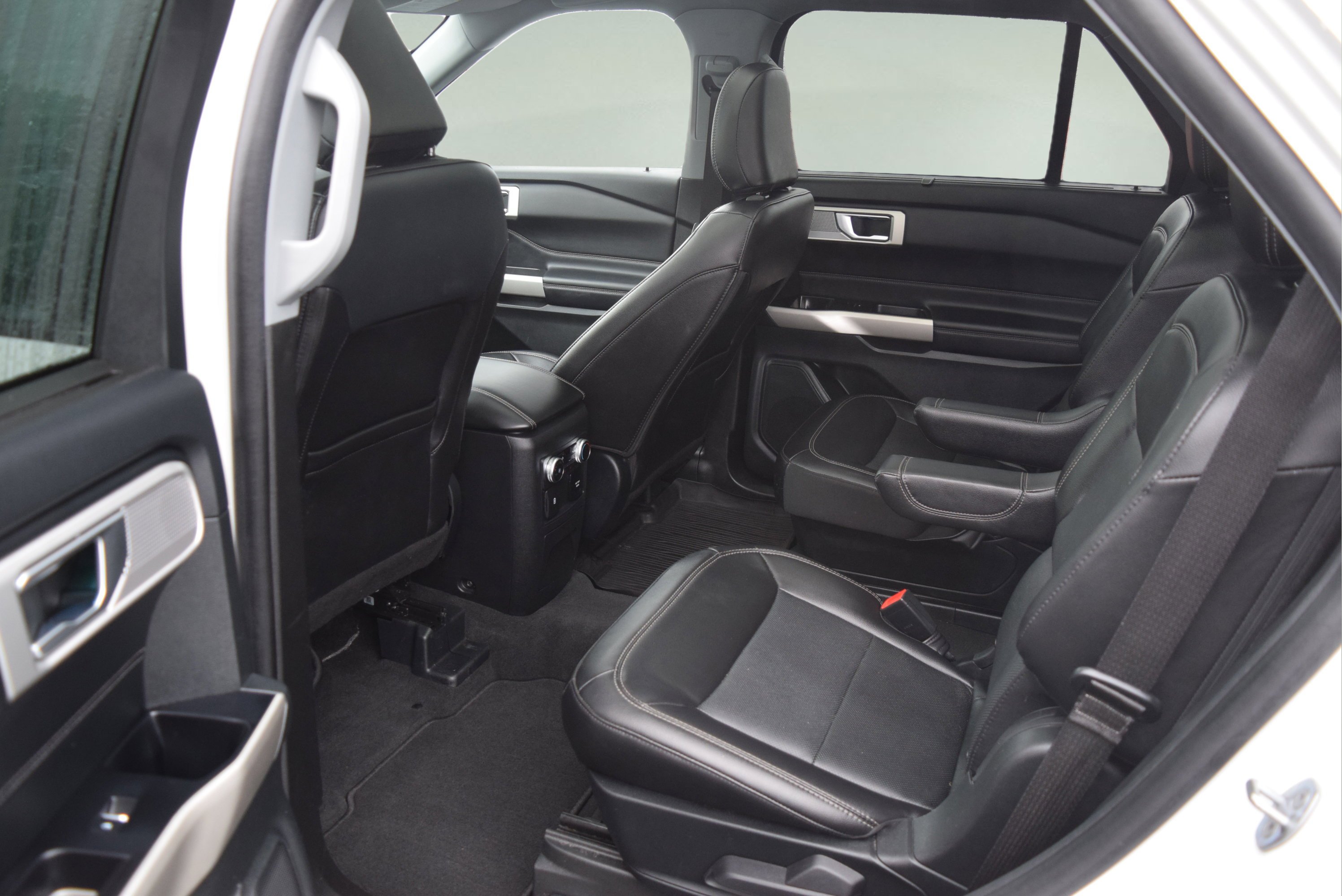 Certified 2023 Ford Explorer Limited w/ Equipment Group 301A AWD/4WD image 7