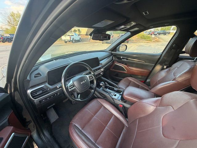 Used 2023 Kia Telluride EX w/ EX Captain's Chair Package image 3