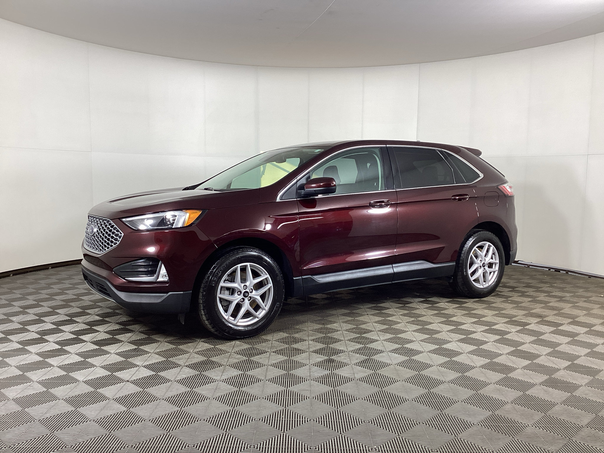 Certified 2024 Ford Edge SEL w/ Convenience Package AWD/4WD image 5
