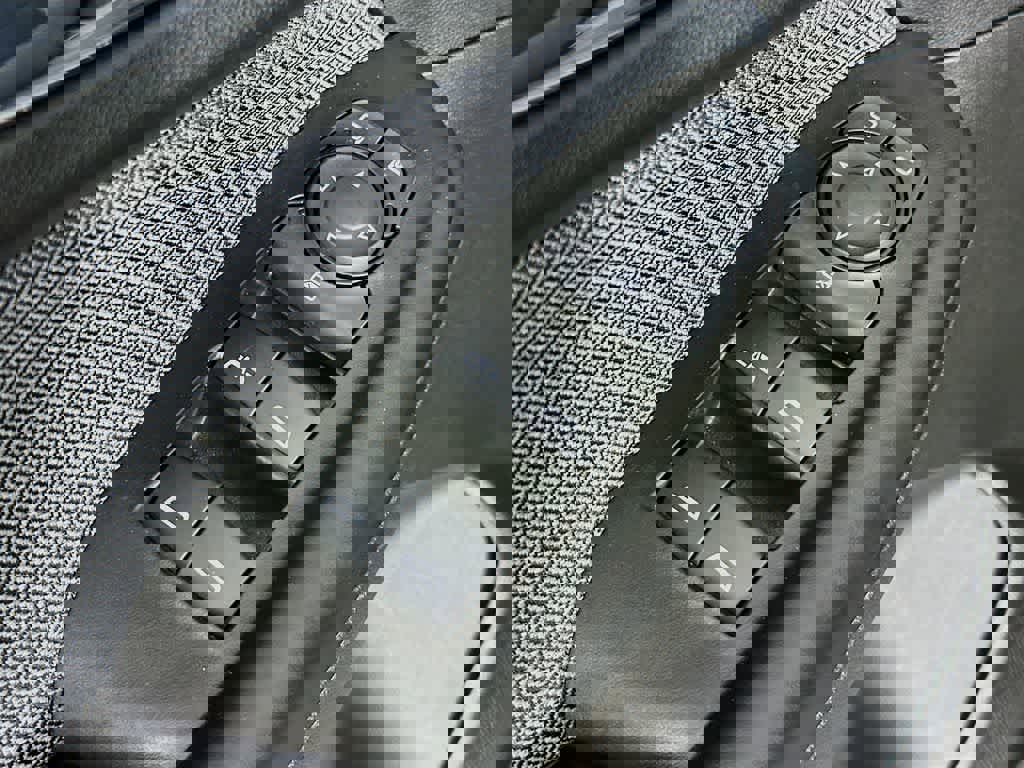 Used 2023 Chevrolet TrailBlazer LT w/ Convenience Package image 28