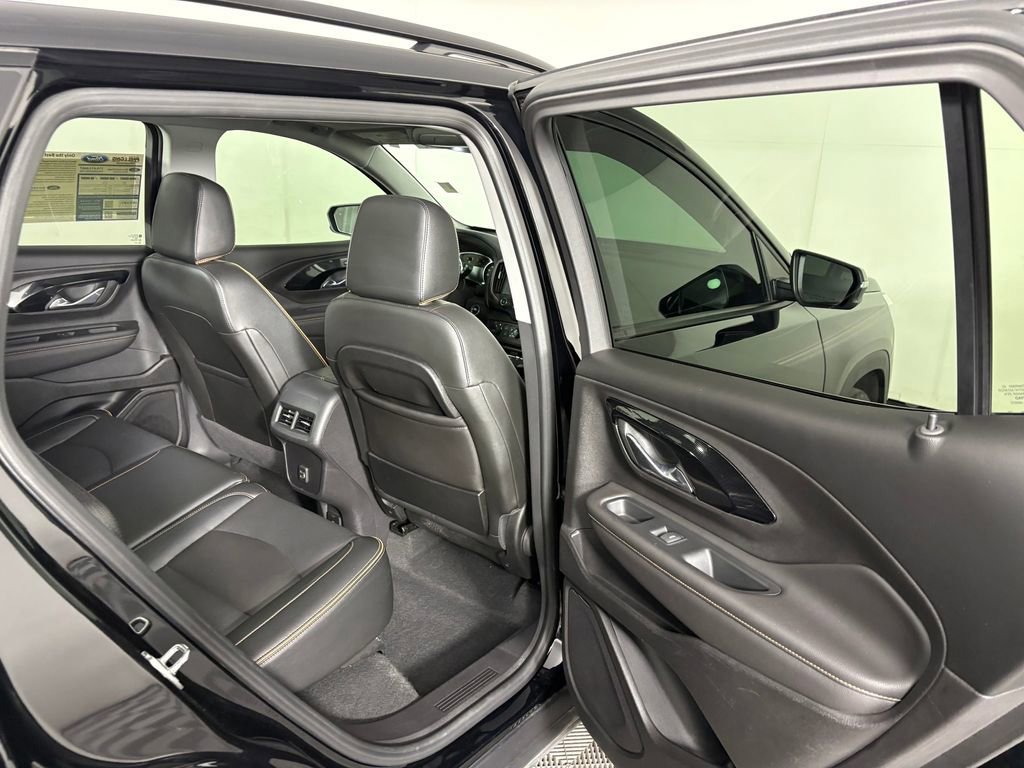 Used 2024 GMC Terrain AT4 w/ Infotainment Package II AWD/4WD image 33