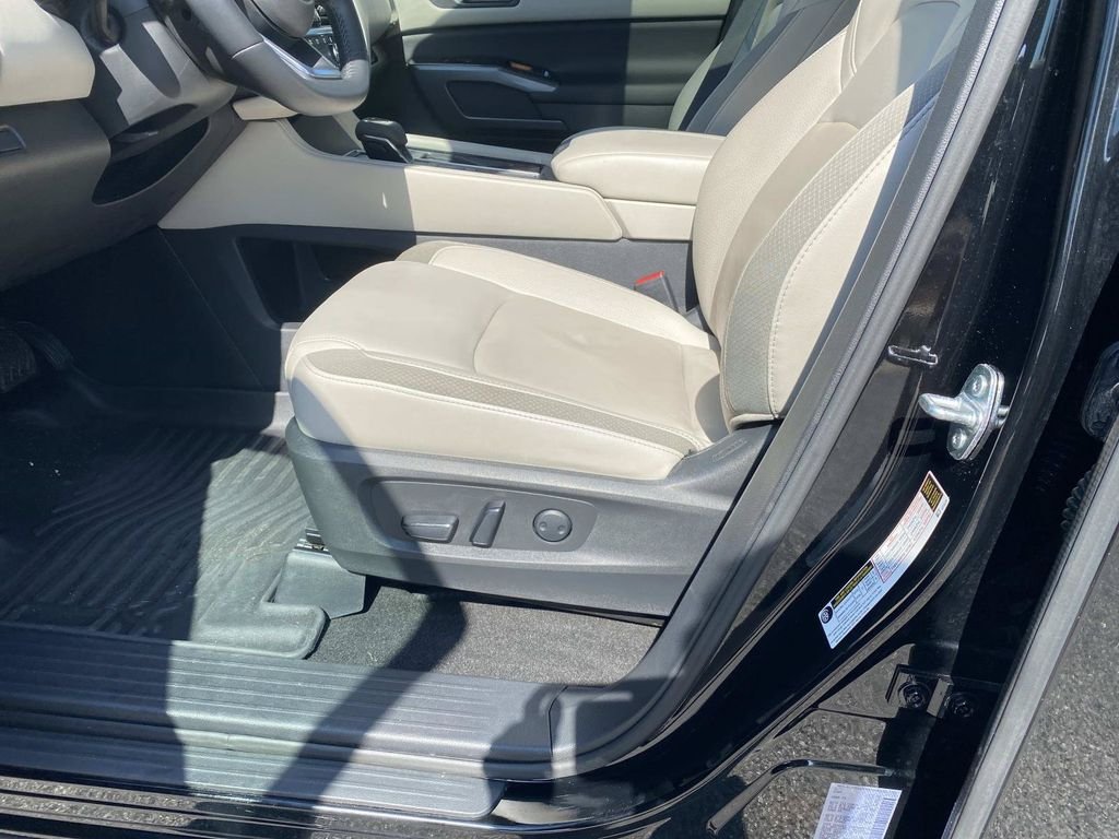 Used 2023 Nissan Pathfinder SL w/ SL Premium Package FWD image 19