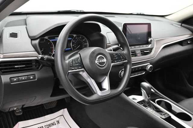 Used 2024 Nissan Altima 2.5 SV FWD image 15