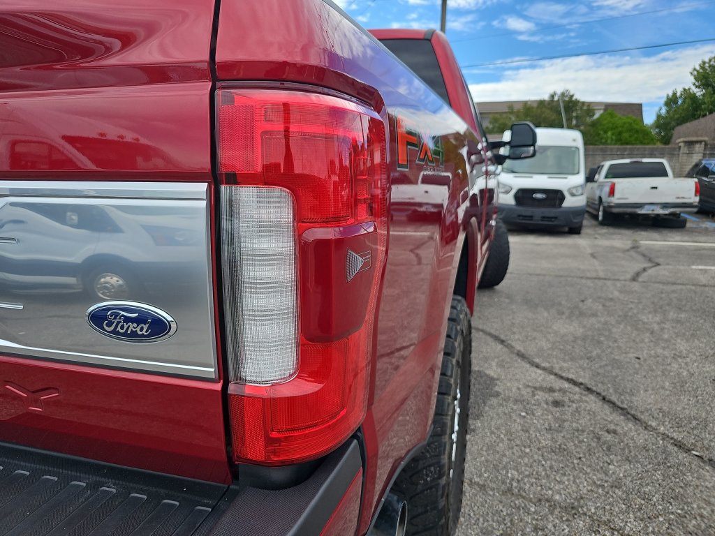 Certified 2017 Ford F250 Platinum w/ Platinum Ultimate Package AWD/4WD image 33