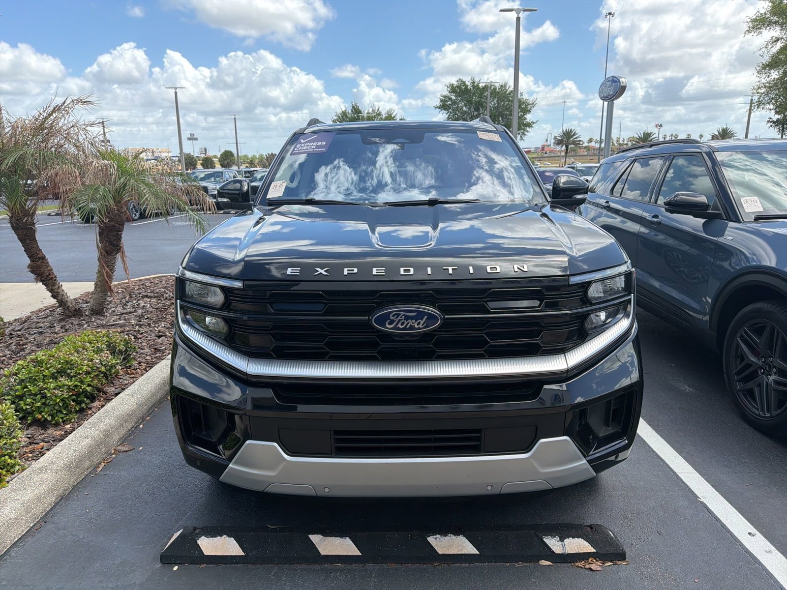 Certified 2025 Ford Expedition Max Platinum image 12