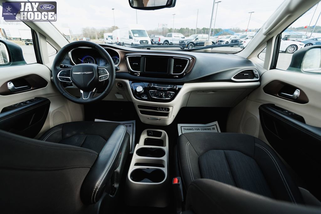 Used 2023 Chrysler Voyager LX image 15