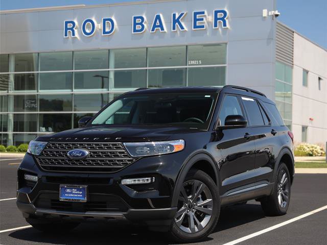 Certified 2024 Ford Explorer XLT w/ Equipment Group 202A AWD/4WD image 1