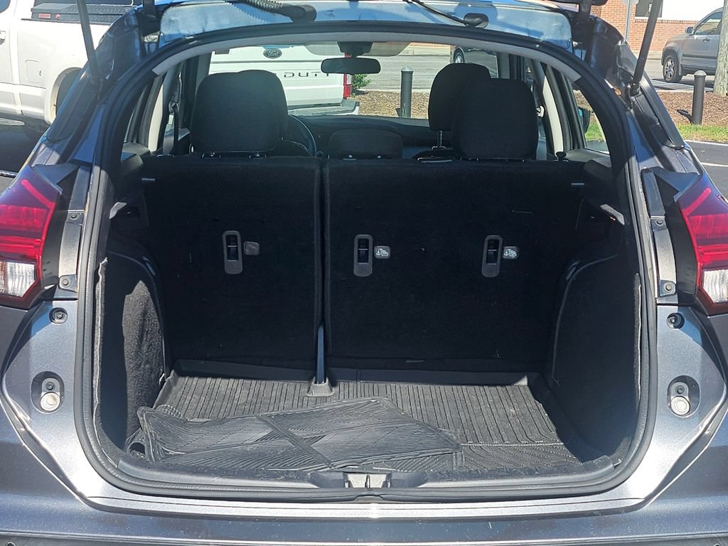 Used 2022 Nissan Kicks S FWD image 12