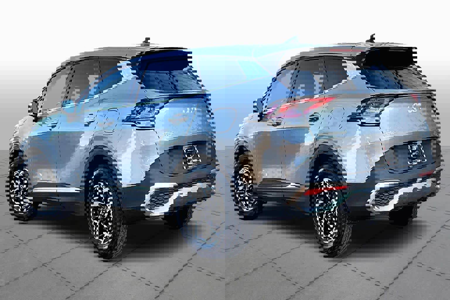 Used 2023 Kia Sportage LX image 4