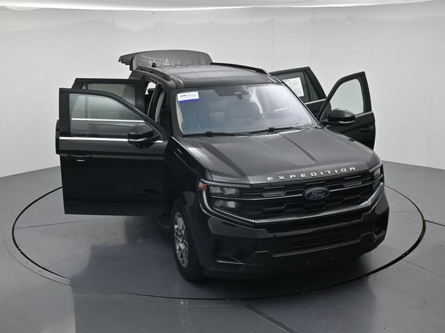Certified 2025 Ford Expedition Active AWD/4WD image 53