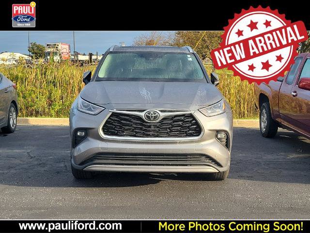 Used 2025 Toyota Highlander Platinum AWD/4WD image 2