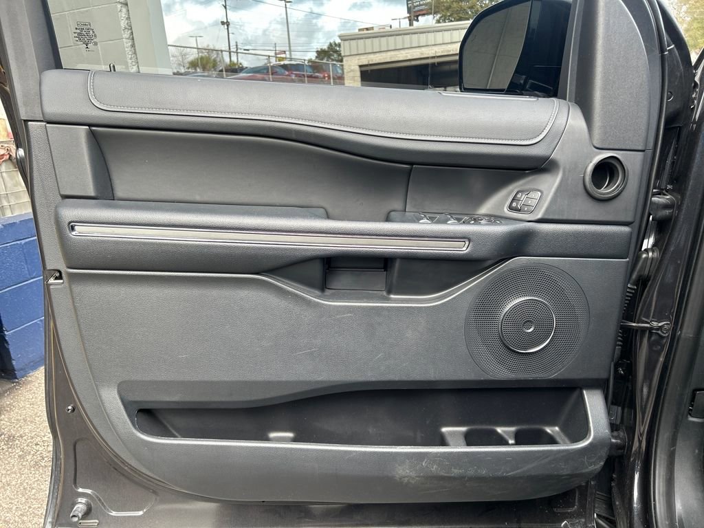 Certified 2024 Ford Expedition XLT image 9