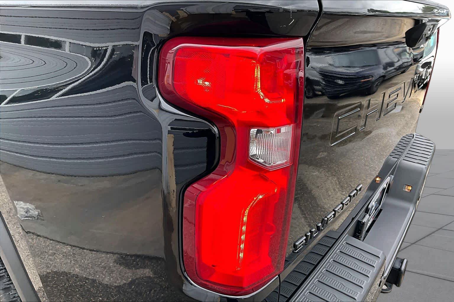 Used 2024 Chevrolet Silverado 2500 LTZ w/ LTZ Plus Package AWD/4WD image 28