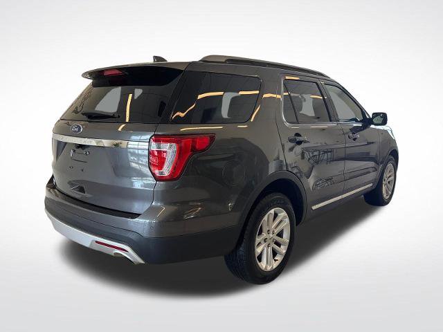 Certified 2017 Ford Explorer XLT w/ Equipment Group 201A FWD image 3