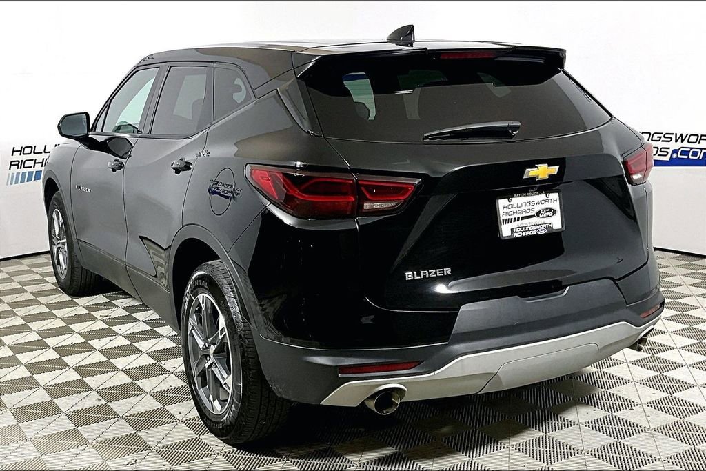 Used 2025 Chevrolet Blazer LT FWD image 8