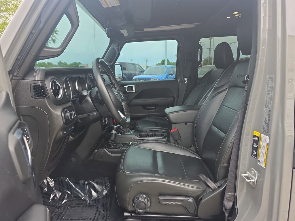 Used 2022 Jeep Wrangler Unlimited Sahara w/ Cold Weather Group AWD/4WD image 19