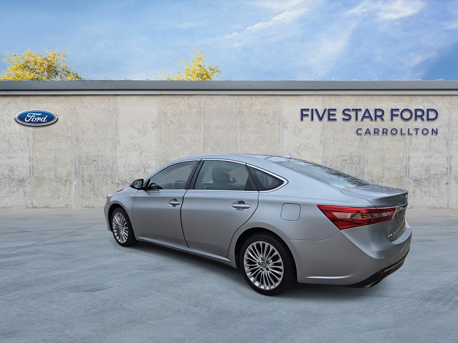 Used 2018 Toyota Avalon Limited w/ All Weather Liner Package image 3