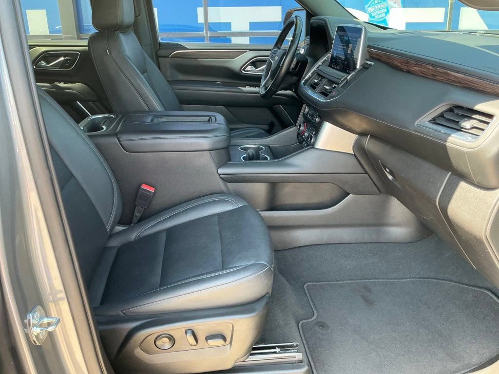 Used 2021 Chevrolet Suburban LT w/ LT Signature Package RWD image 18
