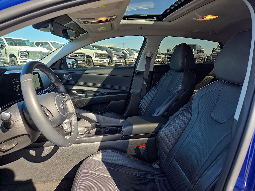 Used 2023 Hyundai Elantra Limited image 21