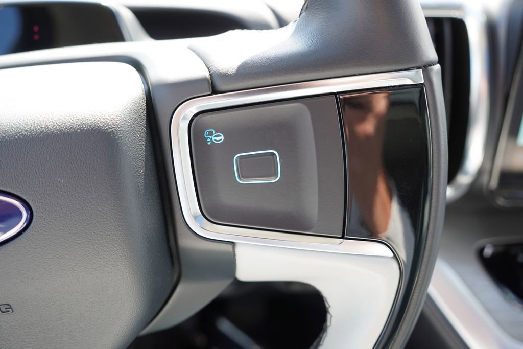 Certified 2025 Ford Expedition Max Platinum image 38