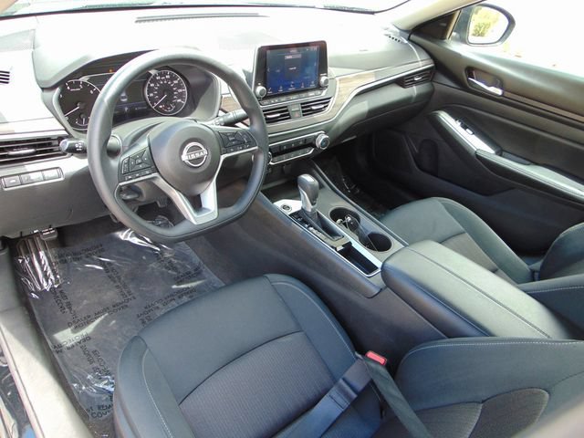 Used 2025 Nissan Altima 2.5 SV FWD image 11