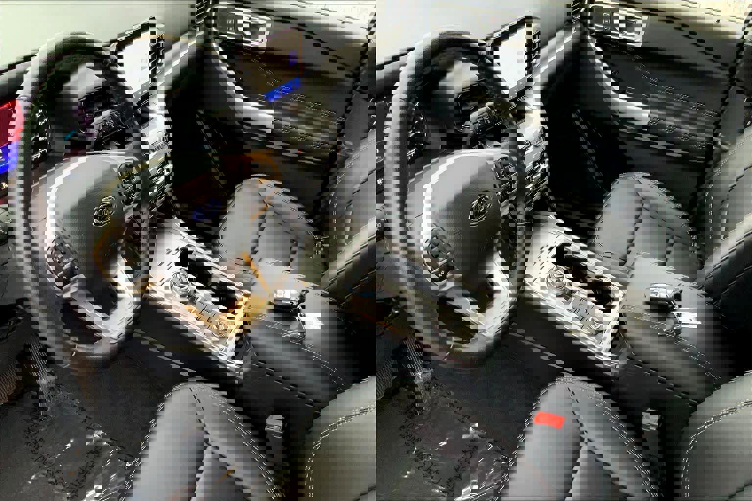 Certified 2022 Ford Explorer XLT w/ Equipment Group 202A image 15