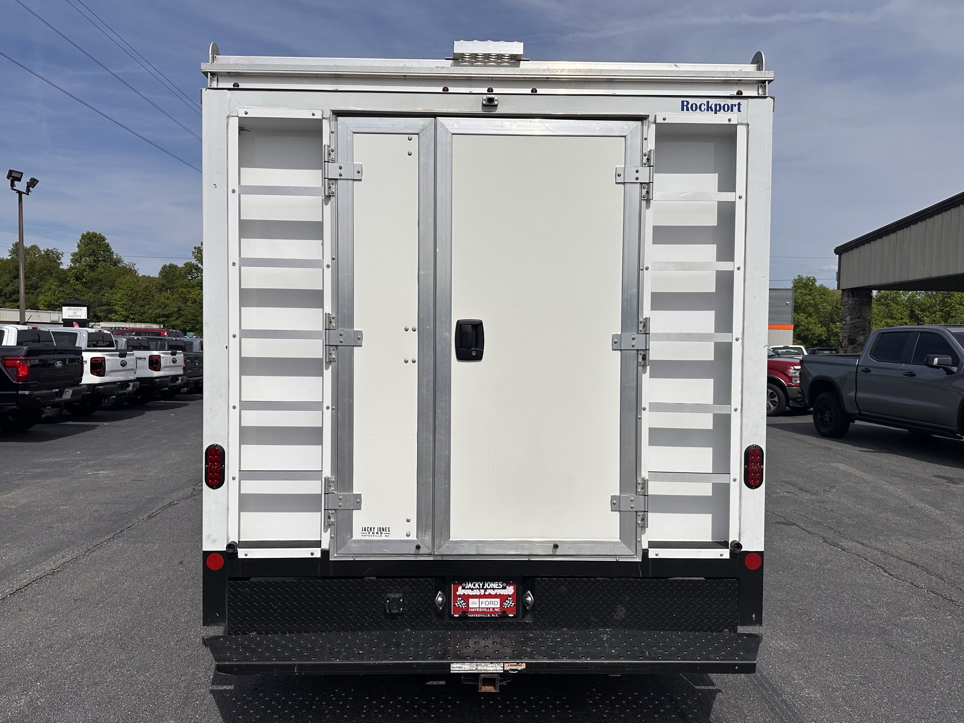 Certified 2024 Ford E-450 and Econoline 450 Super Duty w/ Power Windows & Locks Group RWD image 6