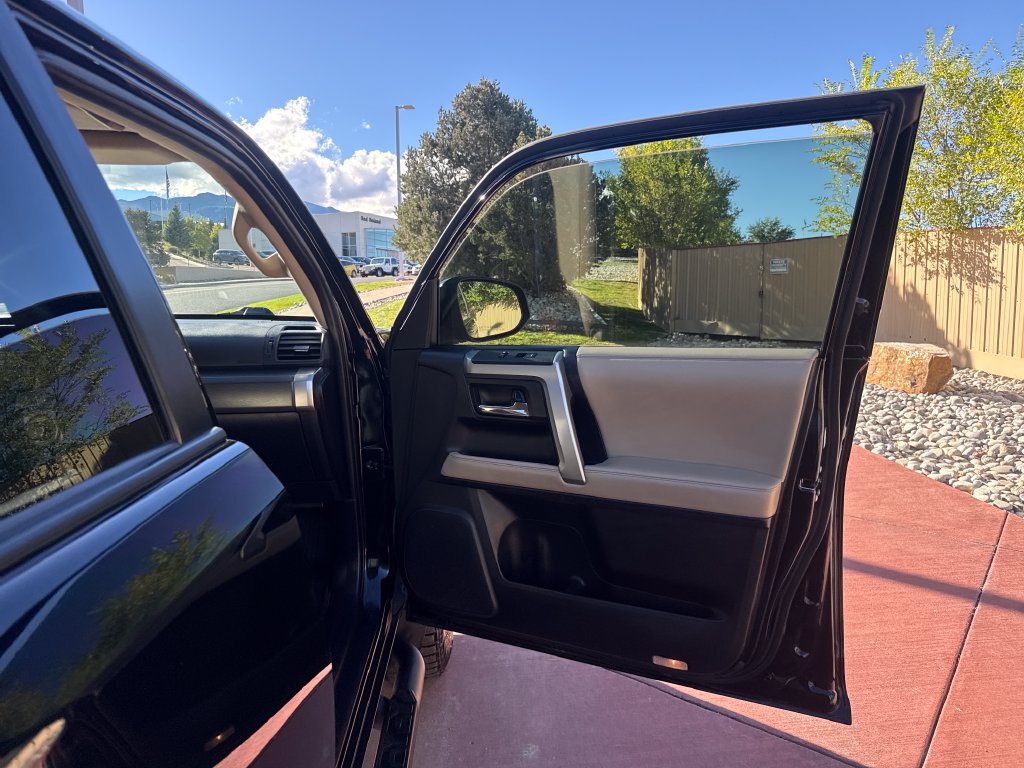 Used 2022 Toyota 4Runner SR5 Premium w/ Moonroof Package AWD/4WD image 30