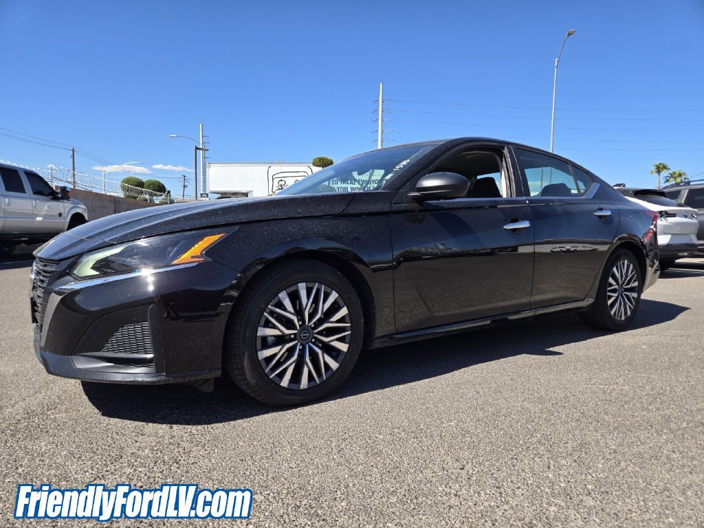 Used 2025 Nissan Altima 2.5 SV FWD image 2