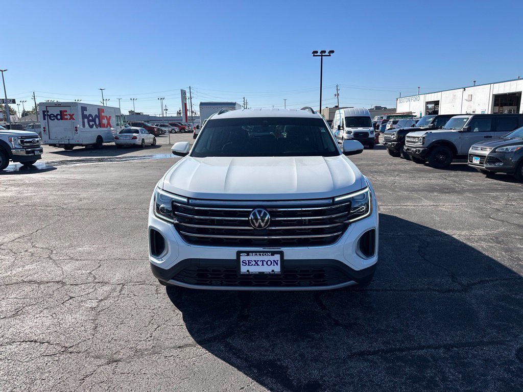 Used 2024 Volkswagen Atlas SE AWD/4WD image 2